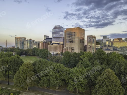 Visualização: Boston Massachusetts EUA, horizonte de Back Bay do centro da cidade em um verão, vista aérea