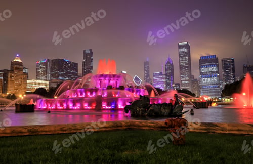 Preview: Buckingham Fountain And The Chicago, Illinois Skyline At Night.