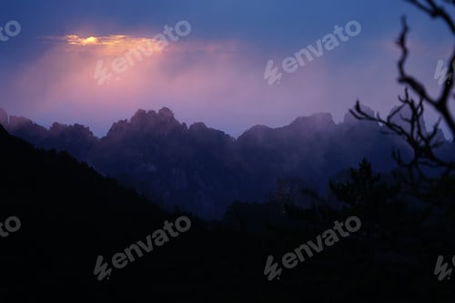 Preview: Beautiful Mountains Cloudy Huangshan National Park The Legendary Yellow Mountains