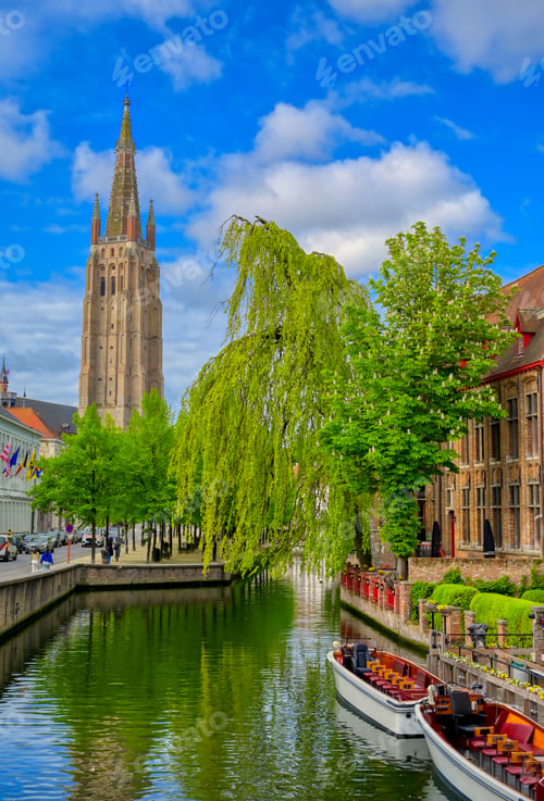 Preview: The Canals Of Bruges (Brugge), Belgium On A Sunny Day.