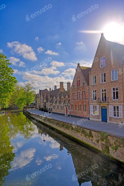 Preview: The Canals Of Bruges (Brugge), Belgium On A Sunny Day.