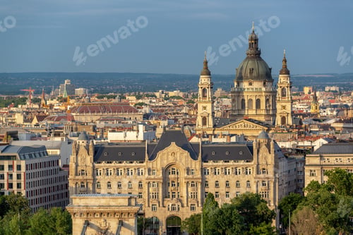 Preview: Beautiful Cityscape View Of Budapest, Hungary With St. Stephens Basilica