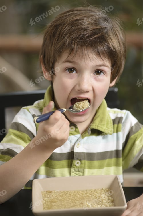 Visualização: Comer sopa antes de sair para jogar.