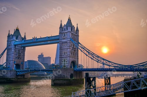 Preview: Tower Bridge Across The River Thames In London, Uk.