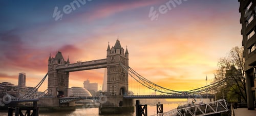 Preview: Sunset Over Tower Bridge Crossing The River Thames In London, Uk.