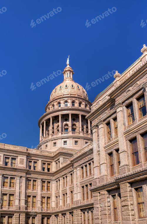 Preview: Vertical Image Of The Texas State Capitol Building In Austin, Texas, Usa
