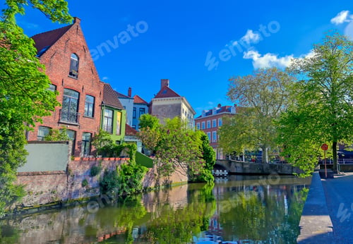 Preview: The Canals Of Bruges (Brugge), Belgium On A Sunny Day.