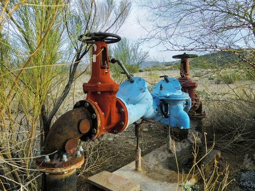 Preview: Colorful Water Pump And Pipes In Arizona Desert