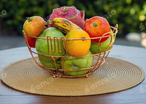 Preview: A Fruit Bowl With Fresh Organic Fruits. Below The Fruit Bowl Is A Handmade Placemat With "Capim