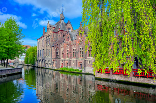 Preview: The Canals Of Bruges (Brugge), Belgium On A Sunny Day.