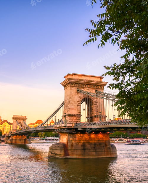 Preview: The Chain Bridge Across The Danube River In Budapest, Hungary.