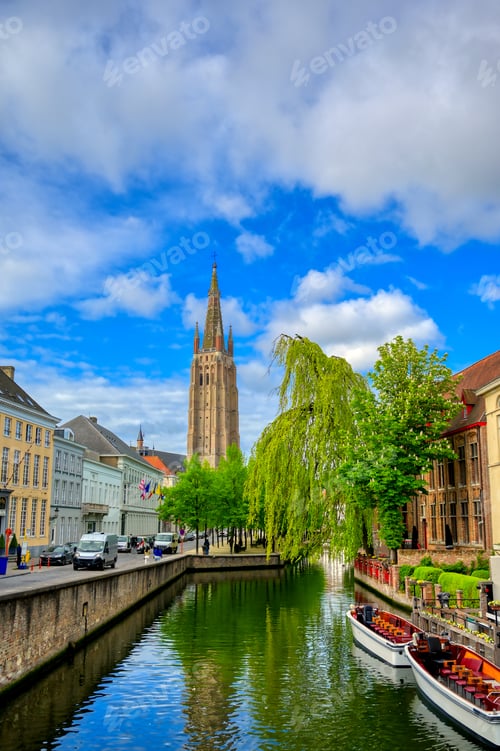 Preview: The Canals Of Bruges (Brugge), Belgium On A Sunny Day.