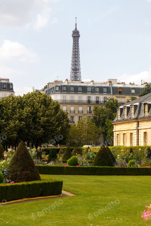 Preview: Color Dslr Image Of The Landmark Eiffel Tower, Paris, France, Sticking Up Behind Parisian