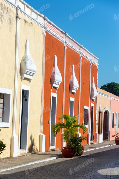 Preview: Colorful Historic Colonial Buildings In Valladolid, Mexico
