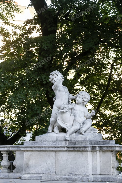 Vorschau: Engelsstatue auf der Neuen Burg der Hofburg, Wien, Österreich