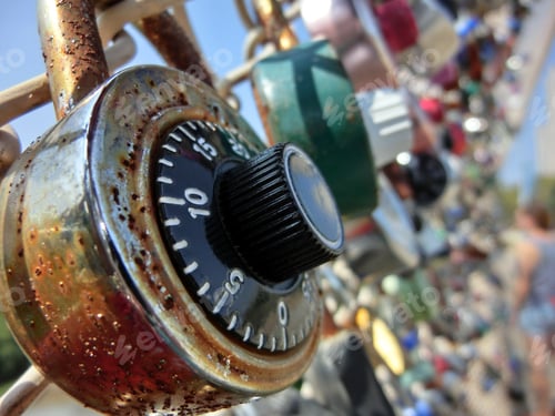 Preview: Love Locks Macro Combination Lock