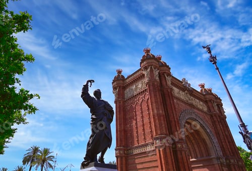 Preview: The Arc De Triomf In The City Of Barcelona In Catalonia, Spain.