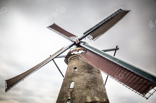 Preview: Traditional Dutch Windmill At Kinderdijk