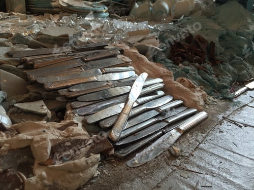 Preview: Pile Of Dirty Butter Knives