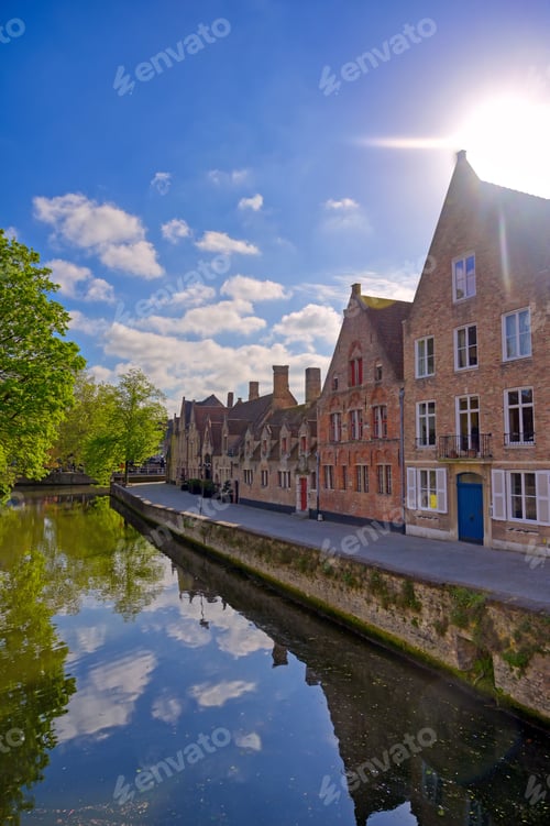 Preview: The Canals Of Bruges (Brugge), Belgium On A Sunny Day.
