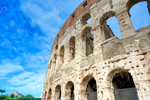 Aperçu: The Colosseum Located In Rome, Italy.