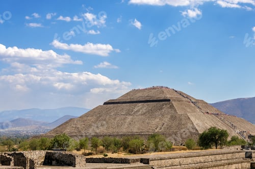 Preview: Pyramid Of The Sun In Teotihuacan With Clear Blue Sky Near Mexico City
