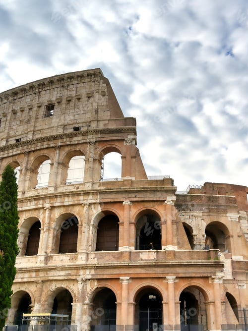Aperçu: The Colosseum Located In Rome, Italy.