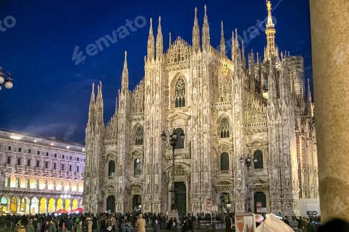 Preview: Night View Of Milan'S Duomo Square In The Late Afternoon With Many Passers-By. European Winter