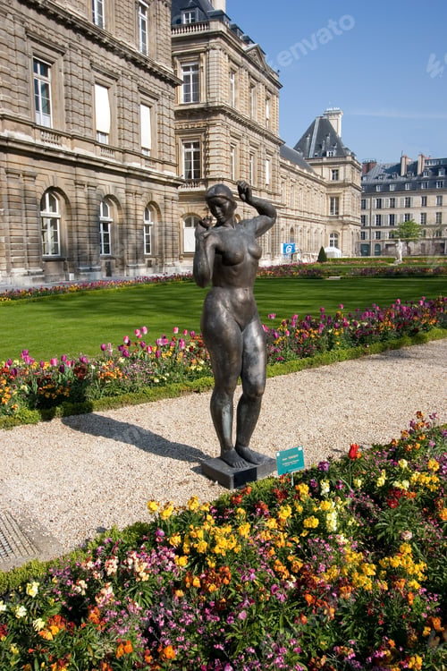 Preview: Color Dslr Picture Of Bronze Sculpture Of Nude Woman In Front Of The Palais Du Luxembourg. Garden