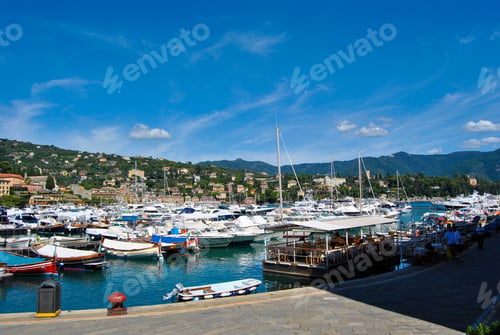 Preview: Saint-Denis Italy, Lots Of Tourist On A Sunny Day