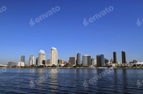 Vorschau: Die Skyline von San Diego, Kalifornien, von der San Diego Bay aus.
