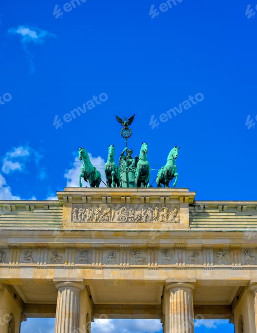 Preview: The Brandenburg Gate Located In Pariser Platz In The City Of Berlin, Germany.