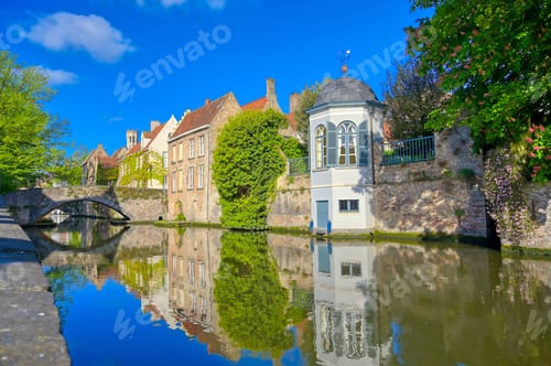 Preview: The Canals Of Bruges (Brugge), Belgium On A Sunny Day.
