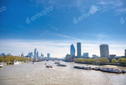 Preview: A View Along The River Thames On A Sunny Day In London, Uk.