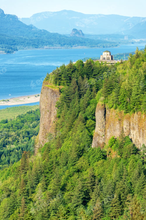 Preview: Vertical View Of Vista House At Crown Point On The Oregon Side Of The Columbia River Gorge