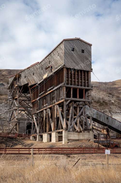 Vista previa: View Of The Atlas Coal Mine Historic Site In The Alberta Badlands.