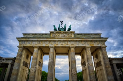 Preview: The Brandenburg Gate Located In Pariser Platz In The City Of Berlin, Germany.