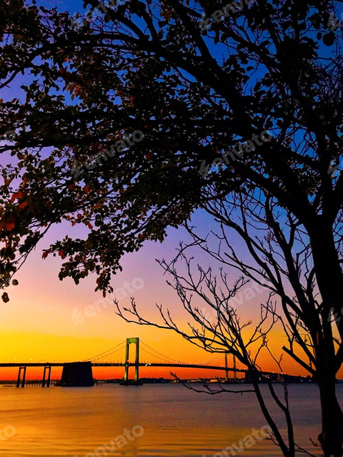 Preview: Beautiful View Of The Throgs Neck Bridge And Water In Bayside New York City Seen At Sunset