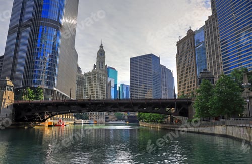 Preview: Chicago, Illinois Architecture And Skyline Along The Chicago River.