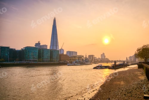 Preview: A View Along The River Thames On At Dusk In London, Uk.