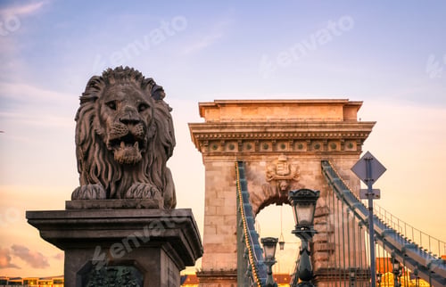 Preview: The Chain Bridge Across The Danube River In Budapest, Hungary.