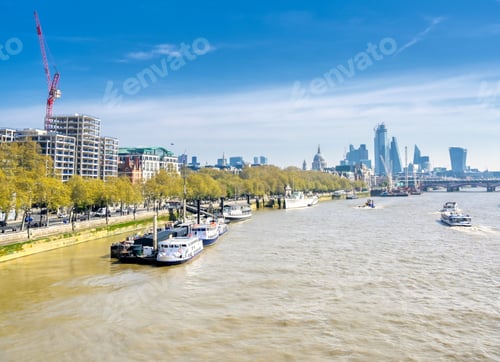Preview: A View Along The River Thames On A Sunny Day In London, Uk.