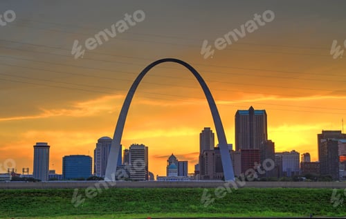 Preview: Sunset Over The Gateway Arch And St. Louis, Missouri.