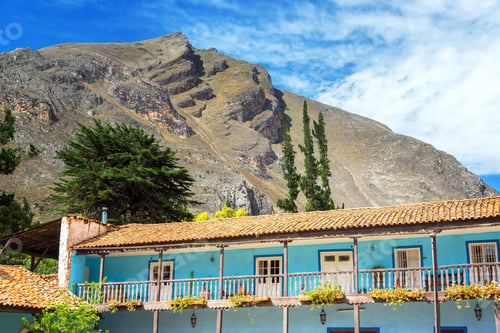 Preview: Old Colonial Building With Hills Rising High Above In Tarma, Peru