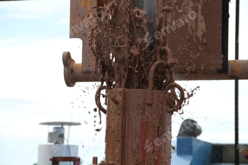 Preview: Oil Drilling Rig Tube Getting Out With Mud