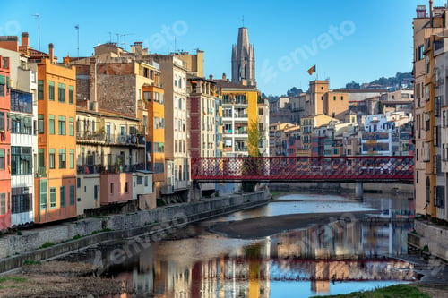 Preview: Colorful Houses Lining The Onyar River In The Center Of Girona, Spain