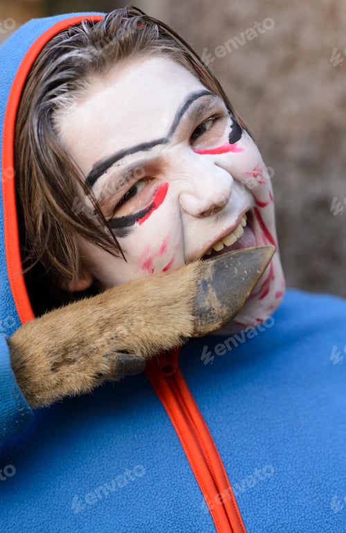 Preview: Savoring The Deer Claw Before Halloween Night