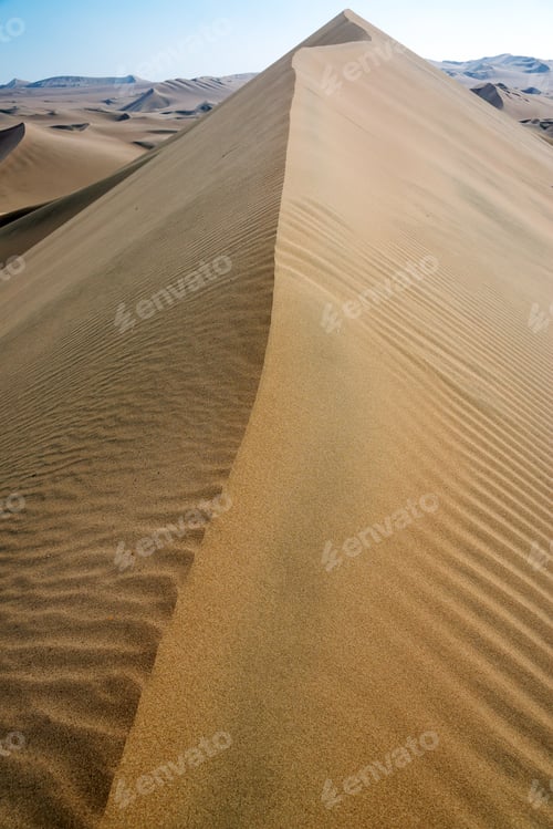 Preview: Ridge Of A High Steep Sand Dune Near Huacachina, Peru