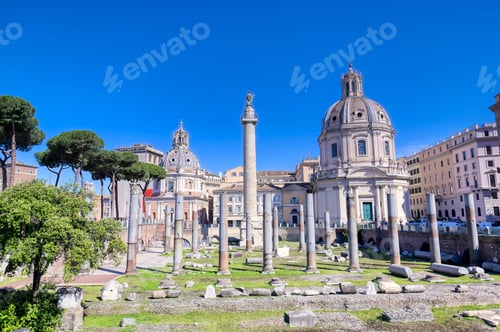 Vista previa: Trajan'S Column And Trajan'S Forum Located In Rome; Italy.