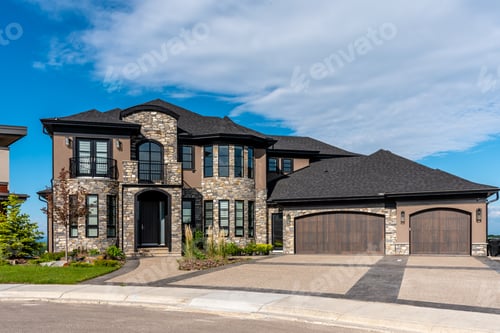Preview: A Suburban Luxury Home In A North American City.